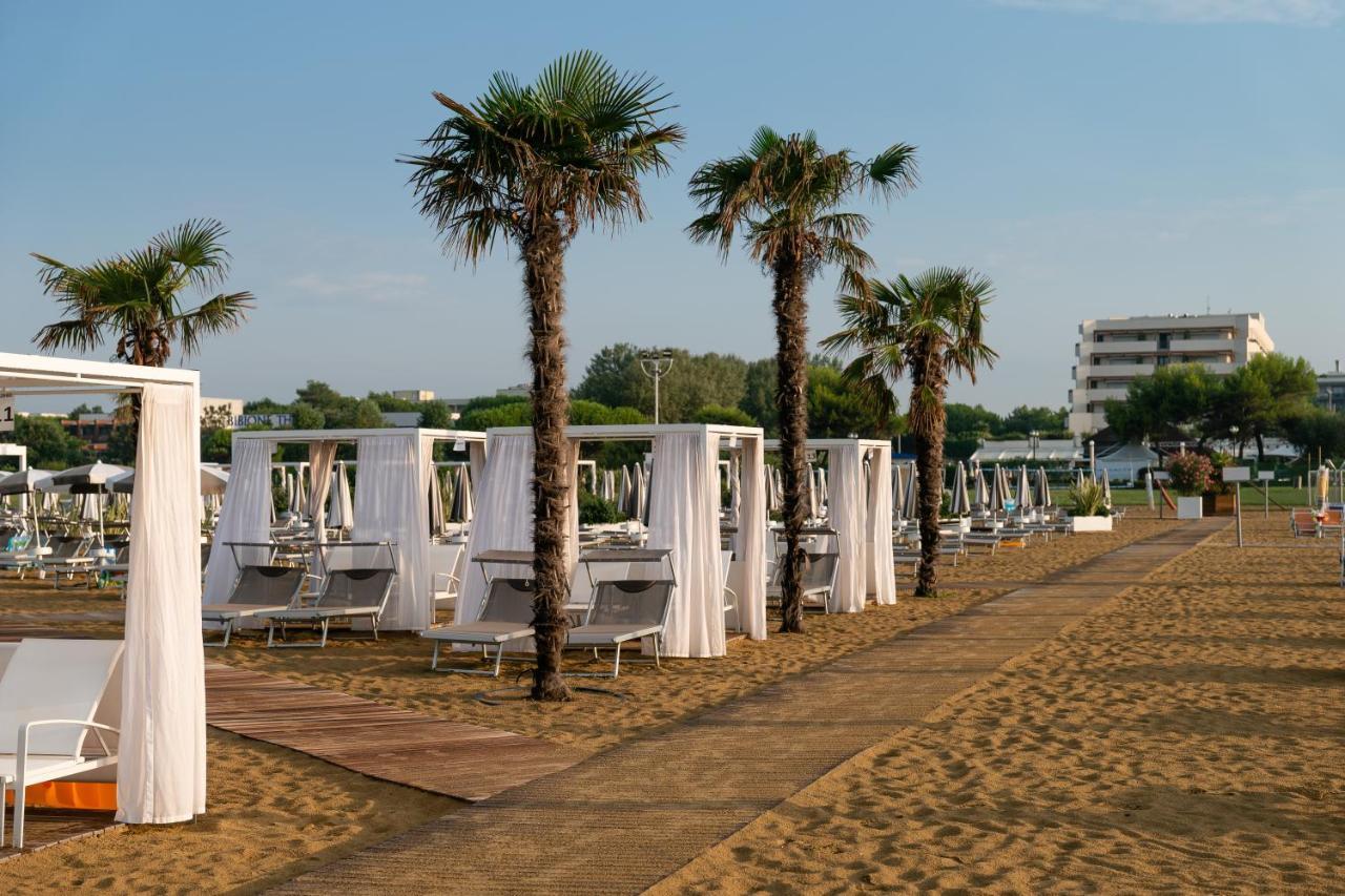 Savoy Beach Hotel & Thermal Spa Bibione Eksteriør bilde Beach in Rimini