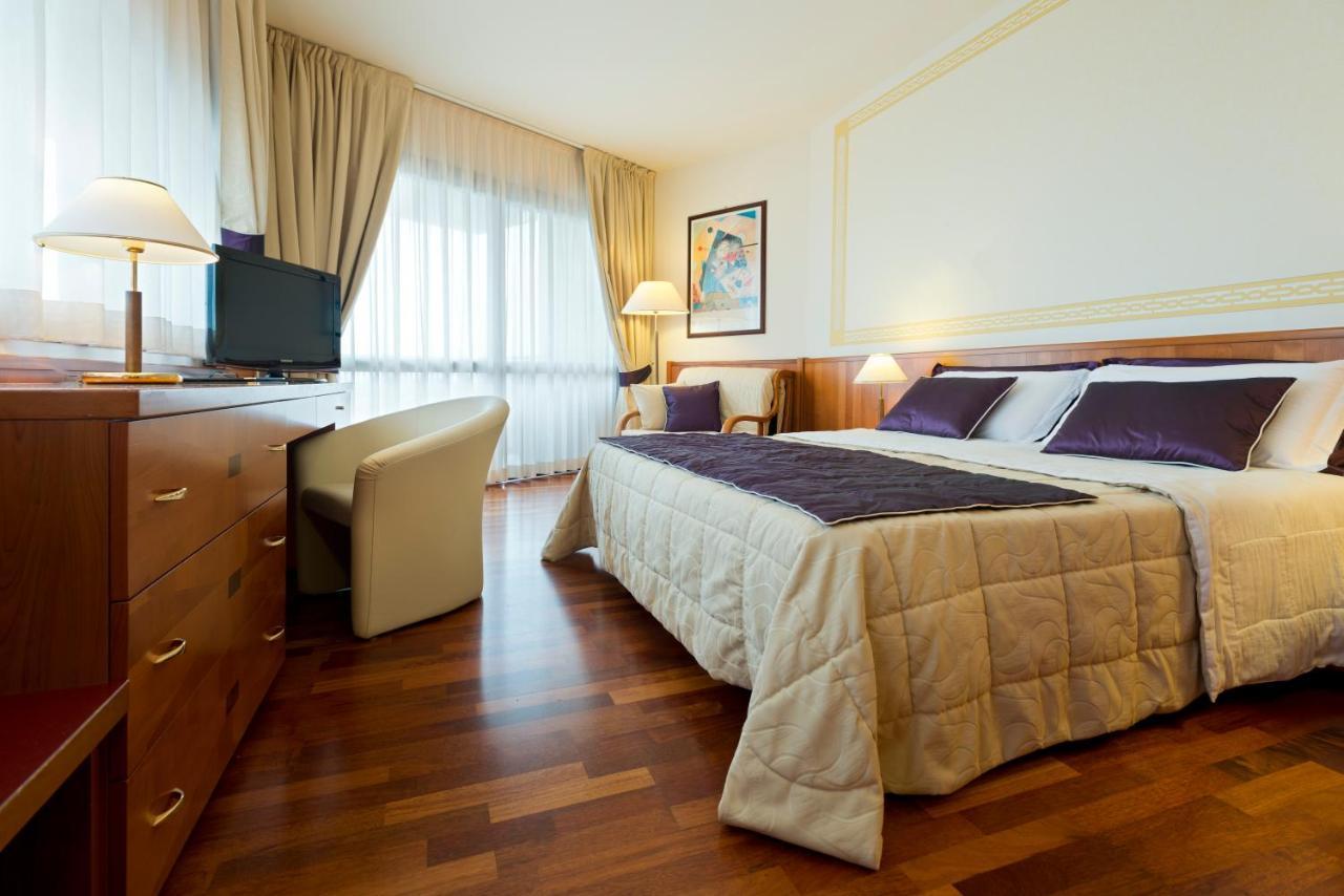 Savoy Beach Hotel & Thermal Spa Bibione Eksteriør bilde A room at the hotel