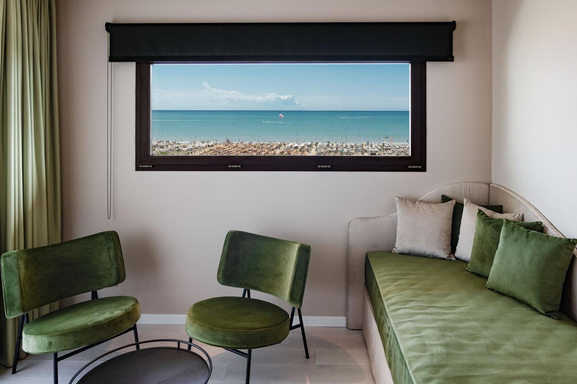 Savoy Beach Hotel & Thermal Spa Bibione Eksteriør bilde A window with a view of the sea