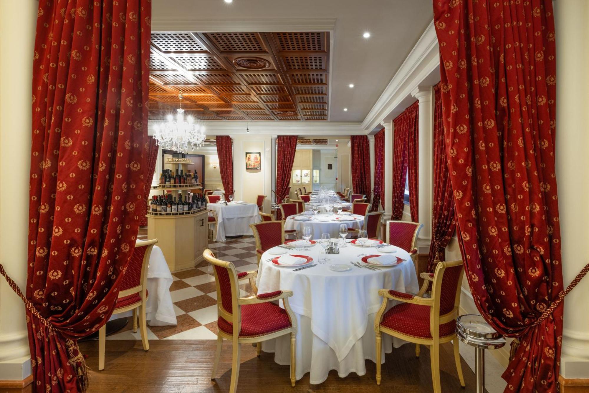 Savoy Beach Hotel & Thermal Spa Bibione Eksteriør bilde Restaurant in the hotel