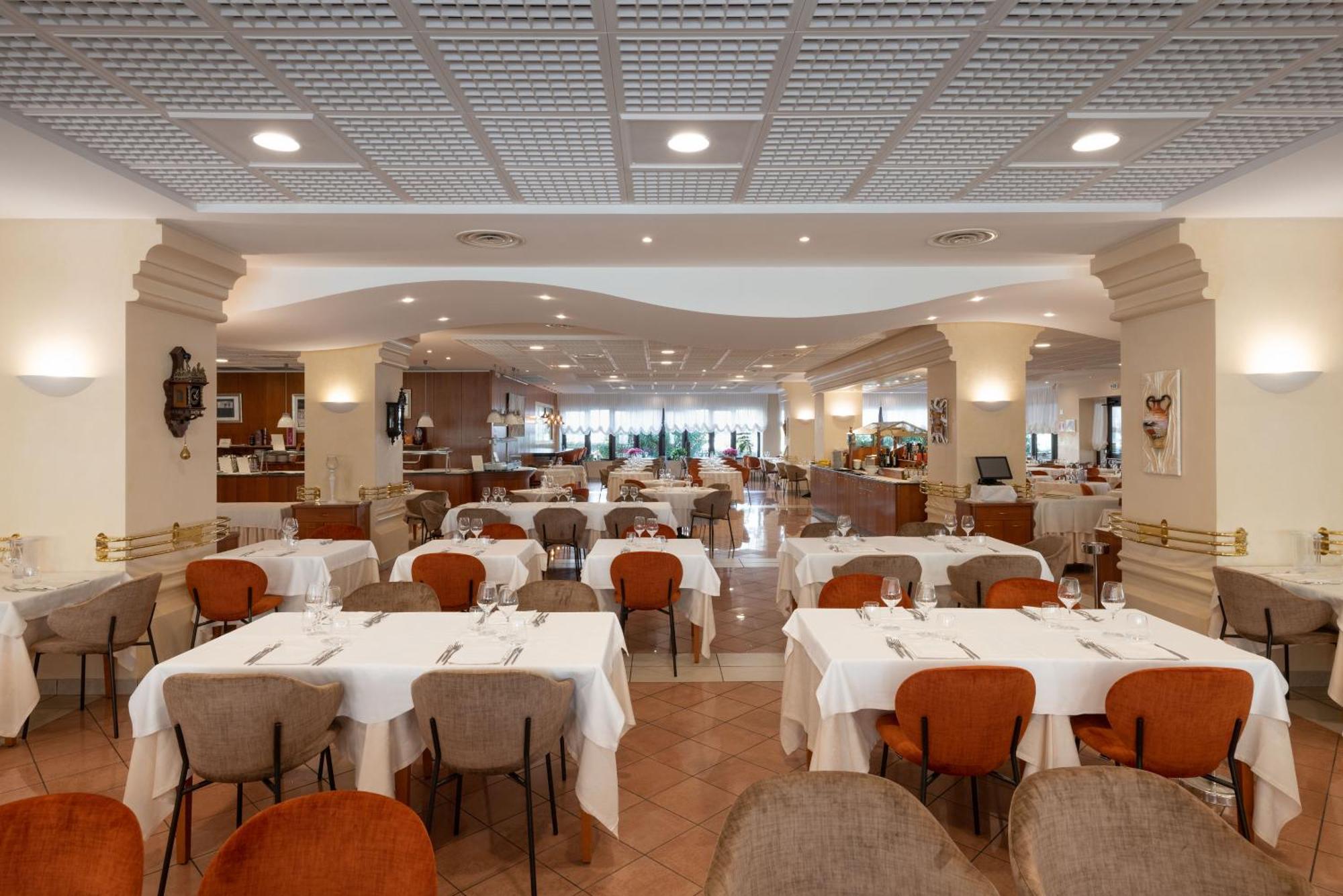 Savoy Beach Hotel & Thermal Spa Bibione Eksteriør bilde The dining room