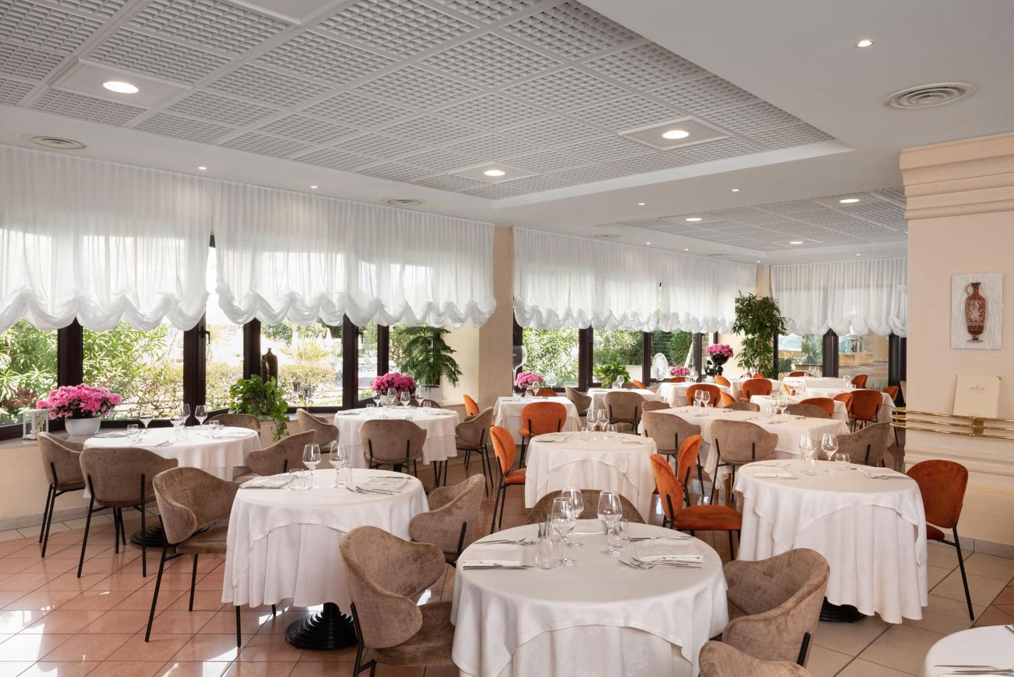 Savoy Beach Hotel & Thermal Spa Bibione Eksteriør bilde Restaurant interior