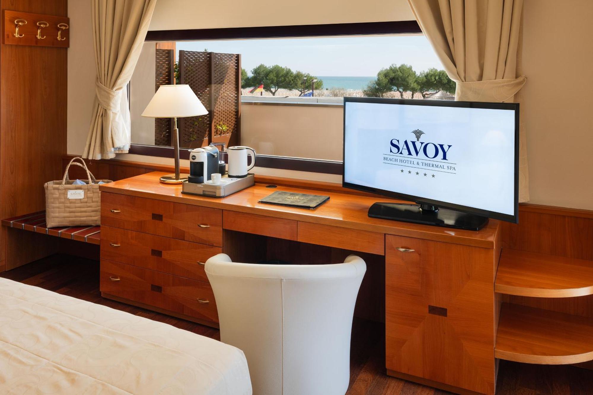 Savoy Beach Hotel & Thermal Spa Bibione Eksteriør bilde A room at Savoy Hotel