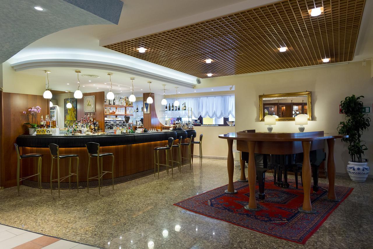 Savoy Beach Hotel & Thermal Spa Bibione Eksteriør bilde The lounge at the airport